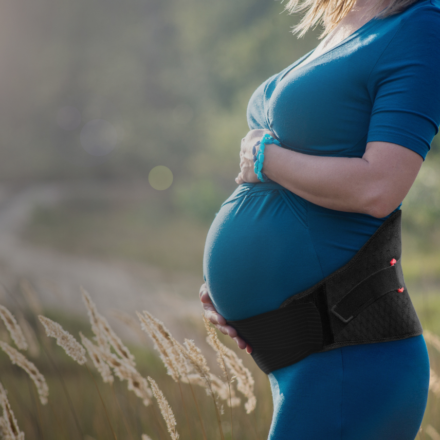 Imagebild DONJOY® MyBabyStrap™ Frau im Feld, Stabilisierungsorthese für Schwangere 